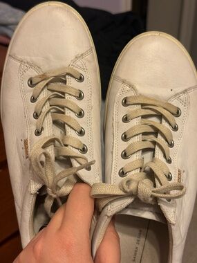 Ecco Cream Leather Low-Top Sneaker